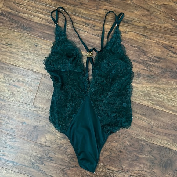 - Victoria’s Secret Plunge Strappy Lace Teddy One Piece Bodysuit- size lar… - Picture 2 of 16